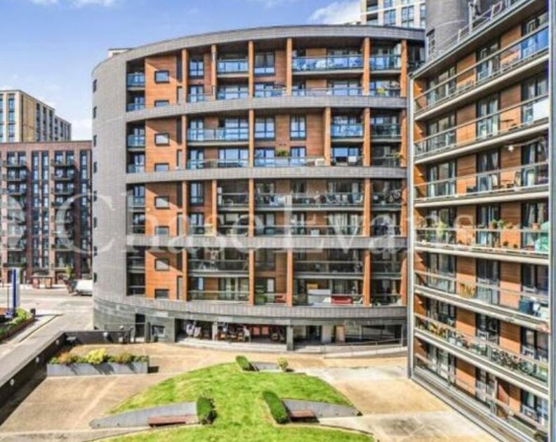 O2 & Excel Zone 2 Sleeps 6 Apartment