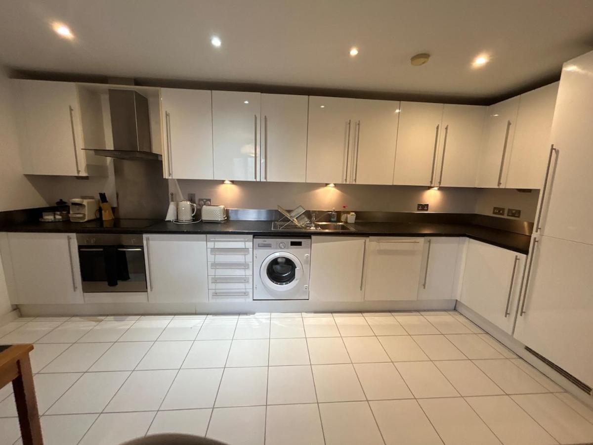 O2 & Excel Zone 2 Sleeps 6 Apartment London