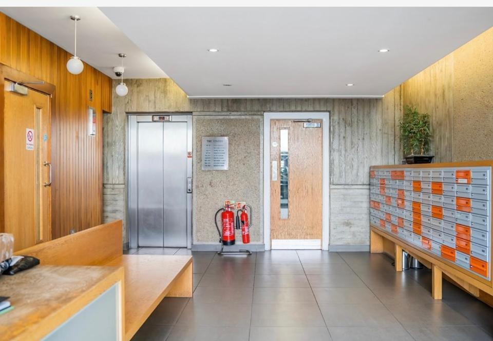 O2 & Excel Zone 2 Sleeps 6 Apartment *