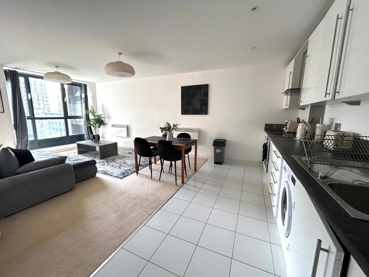 O2 & Excel Zone 2 Sleeps 6 Apartment