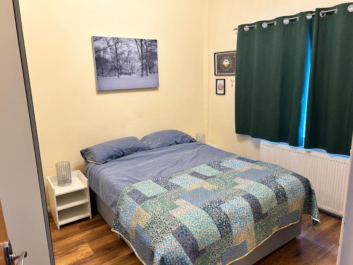 Bright 1 Bedroom In Apartment