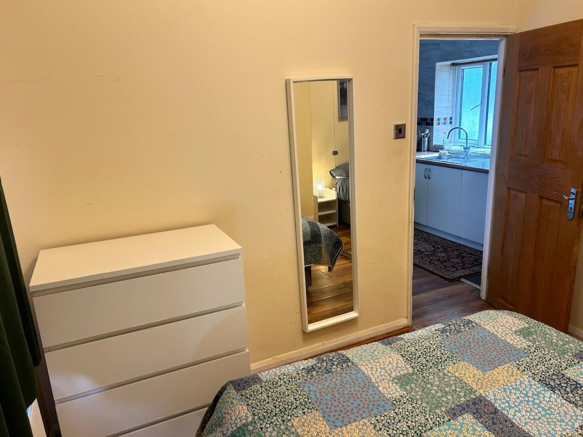Bright 1 Bedroom In Apartment *
