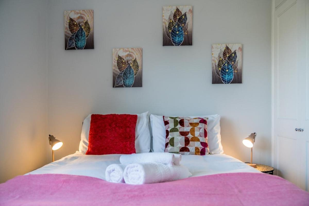 Villa Lavish Lux 3bed 2bath Garden Sunroom Parking London