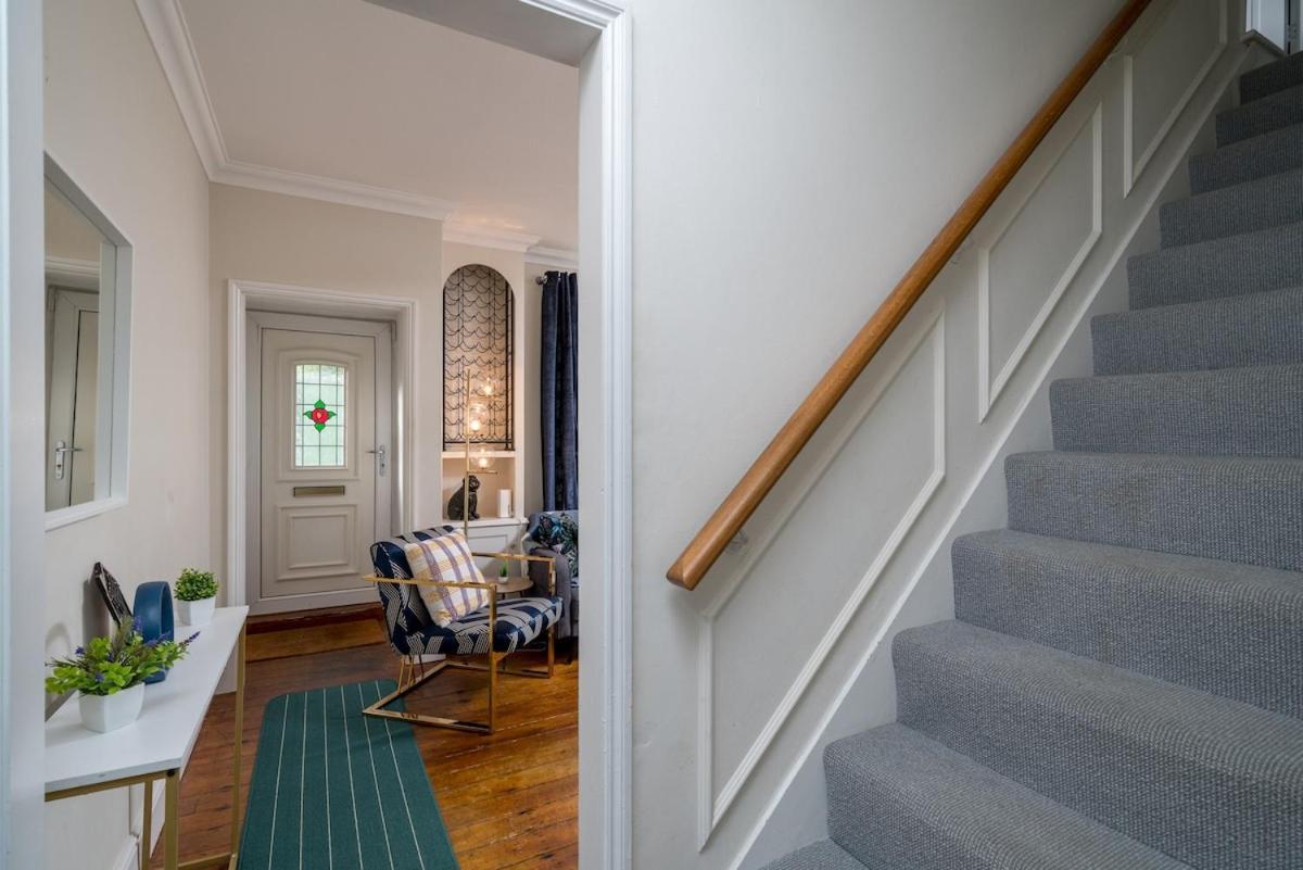 Villa Lavish Lux 3bed 2bath Garden Sunroom Parking London