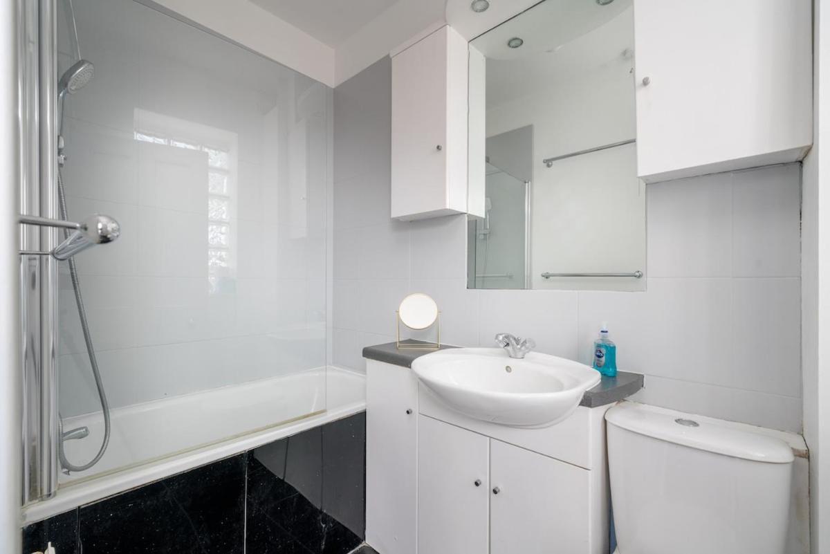Lavish Lux 3bed 2bath Garden Sunroom Parking London
