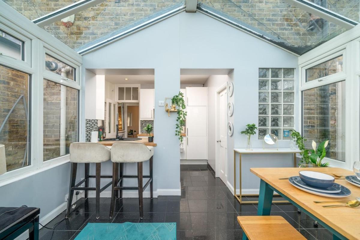 Lavish Lux 3bed 2bath Garden Sunroom Parking London