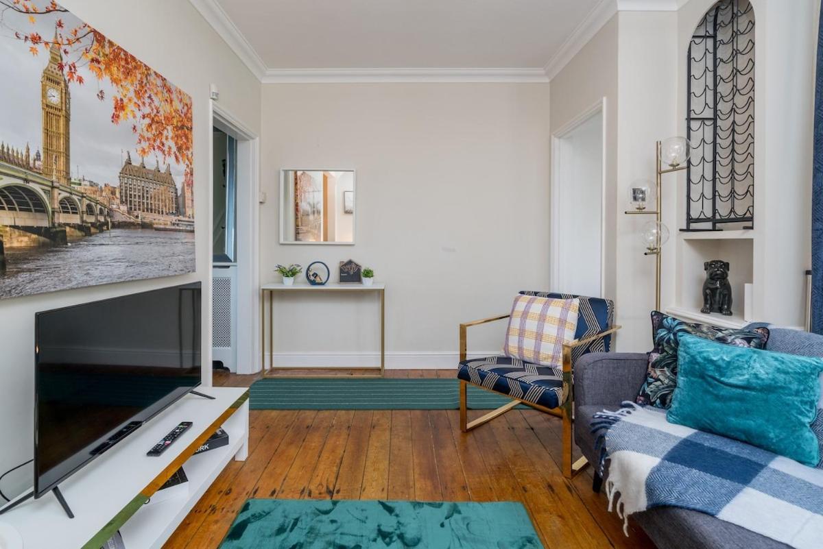 Villaer Lavish Lux 3bed 2bath Garden Sunroom Parking London