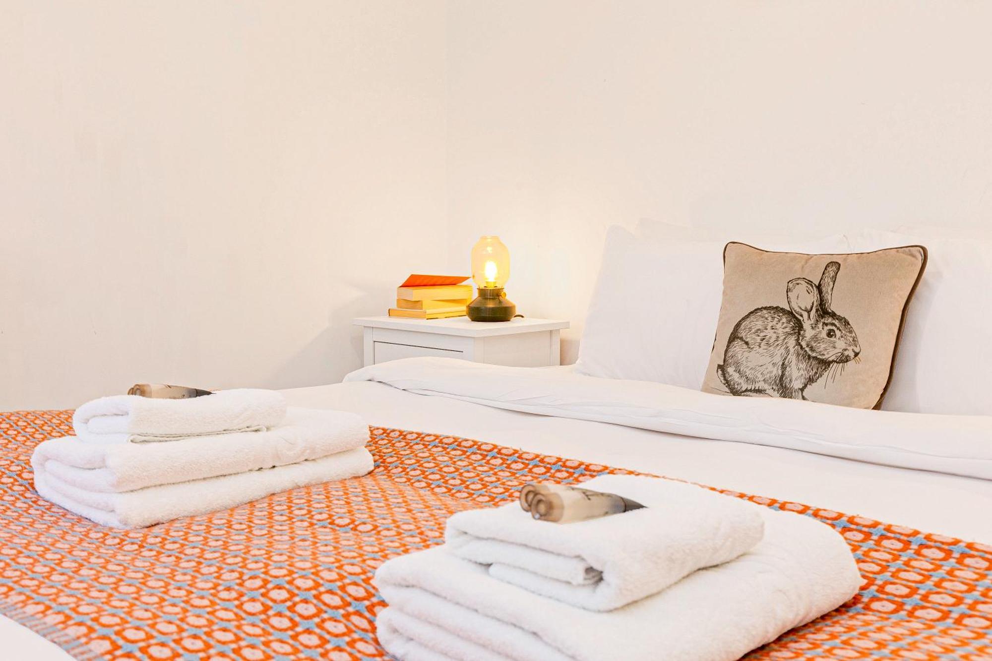Сasa de vacaciones 3br Flat W Garden In West Kensington, 4min Tube Station