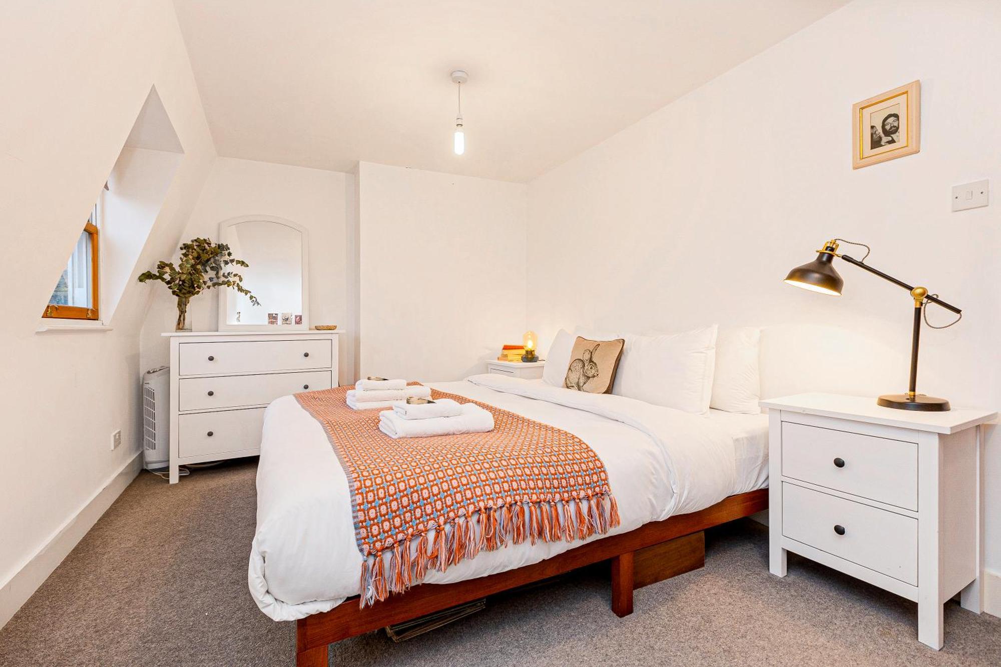Сasa de vacaciones 3br Flat W Garden In West Kensington, 4min Tube Station *