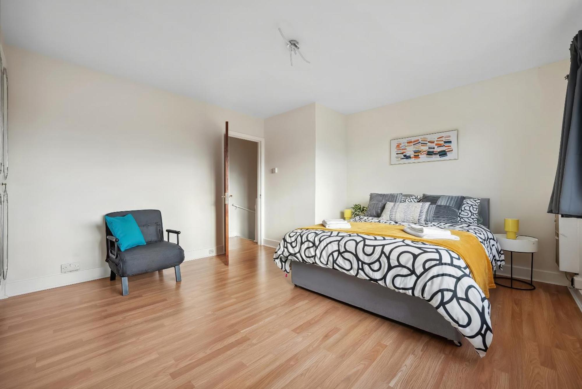 Vichy - Edgware Way 2 Bed Modern Apartment London