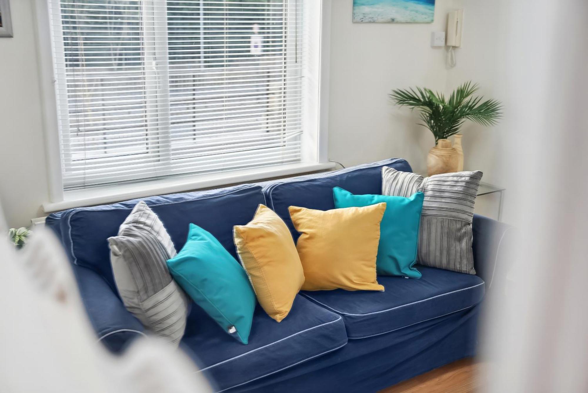 Vichy - Edgware Way 2 Bed Modern Apartment London