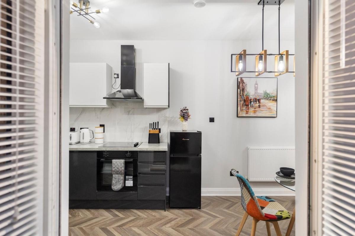 Modern 2 Bed In Bow With Garden Appartement Londen