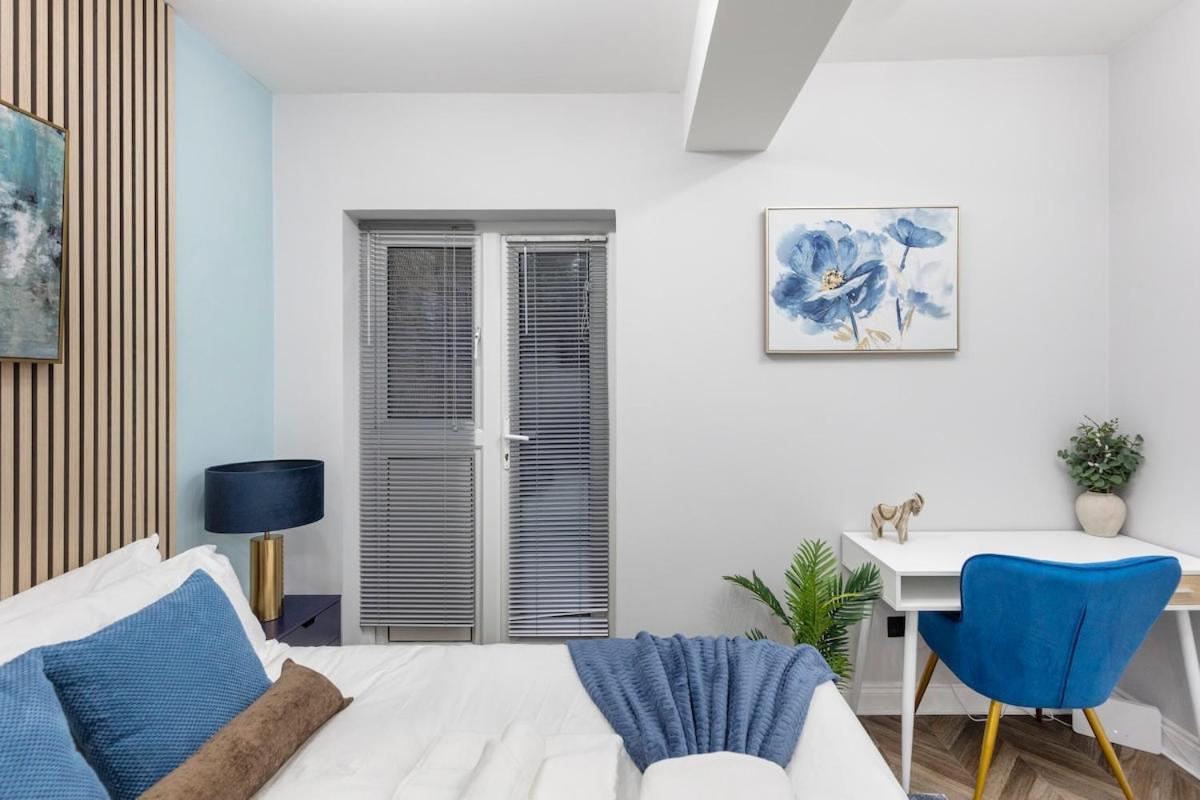 Modern 2 Bed In Bow With Garden Londen