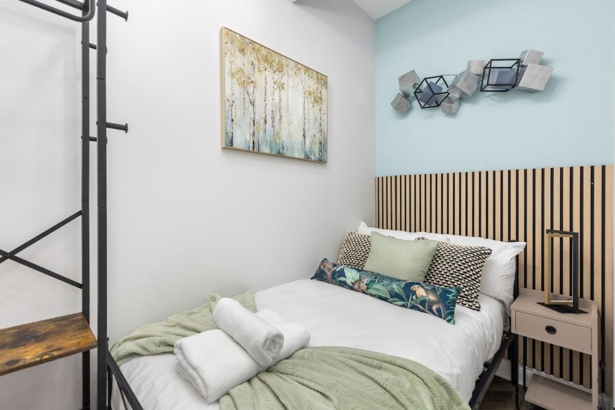 Modern 2 Bed In Bow With Garden Londen