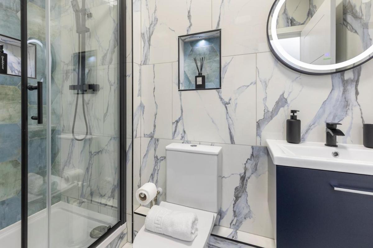 Modern 2 Bed In Bow With Garden * Londen