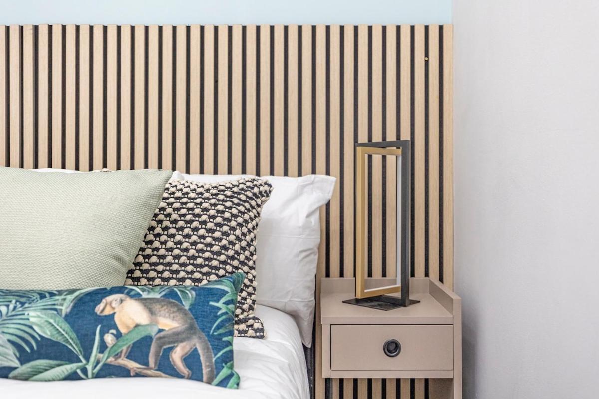 Modern 2 Bed In Bow With Garden Appartement Londen