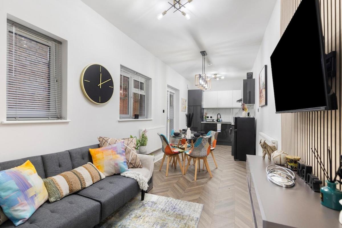 Modern 2 Bed In Bow With Garden Londen