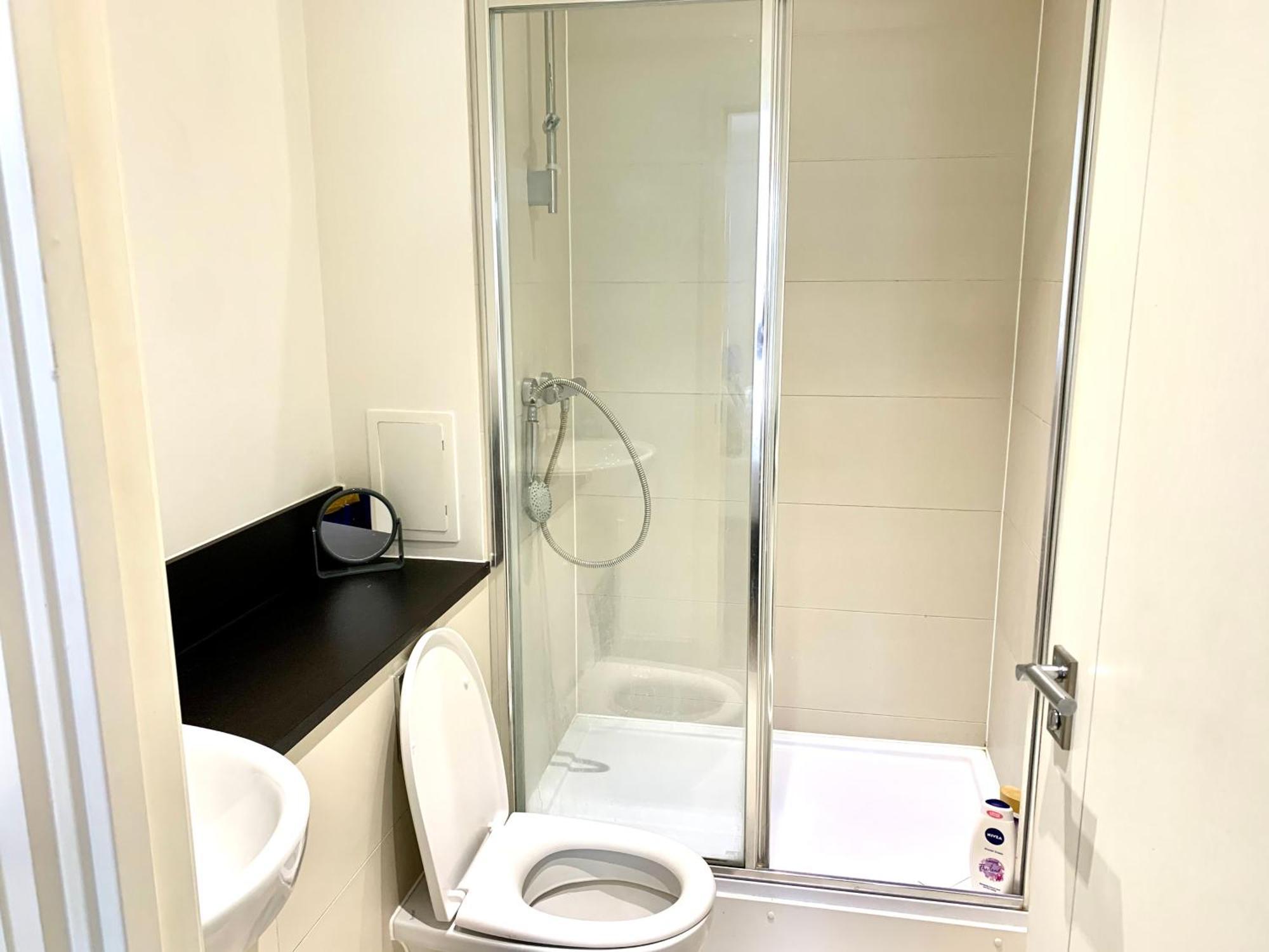 Dockland Excel 2 Bedroom London