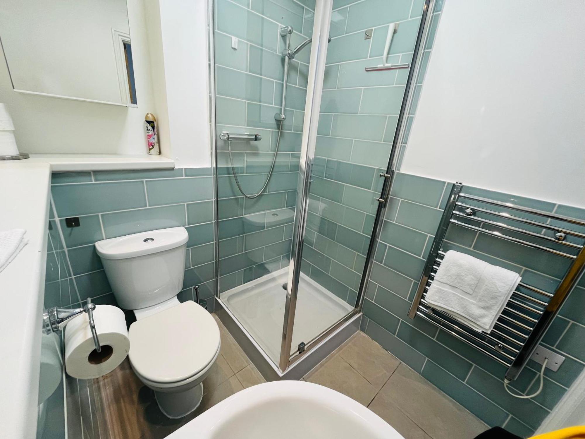 Modern Flat Near Transports Leilighet *