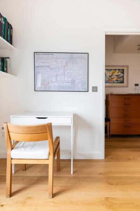 Spacious Bright W/private Br, View & Terrace. * London
