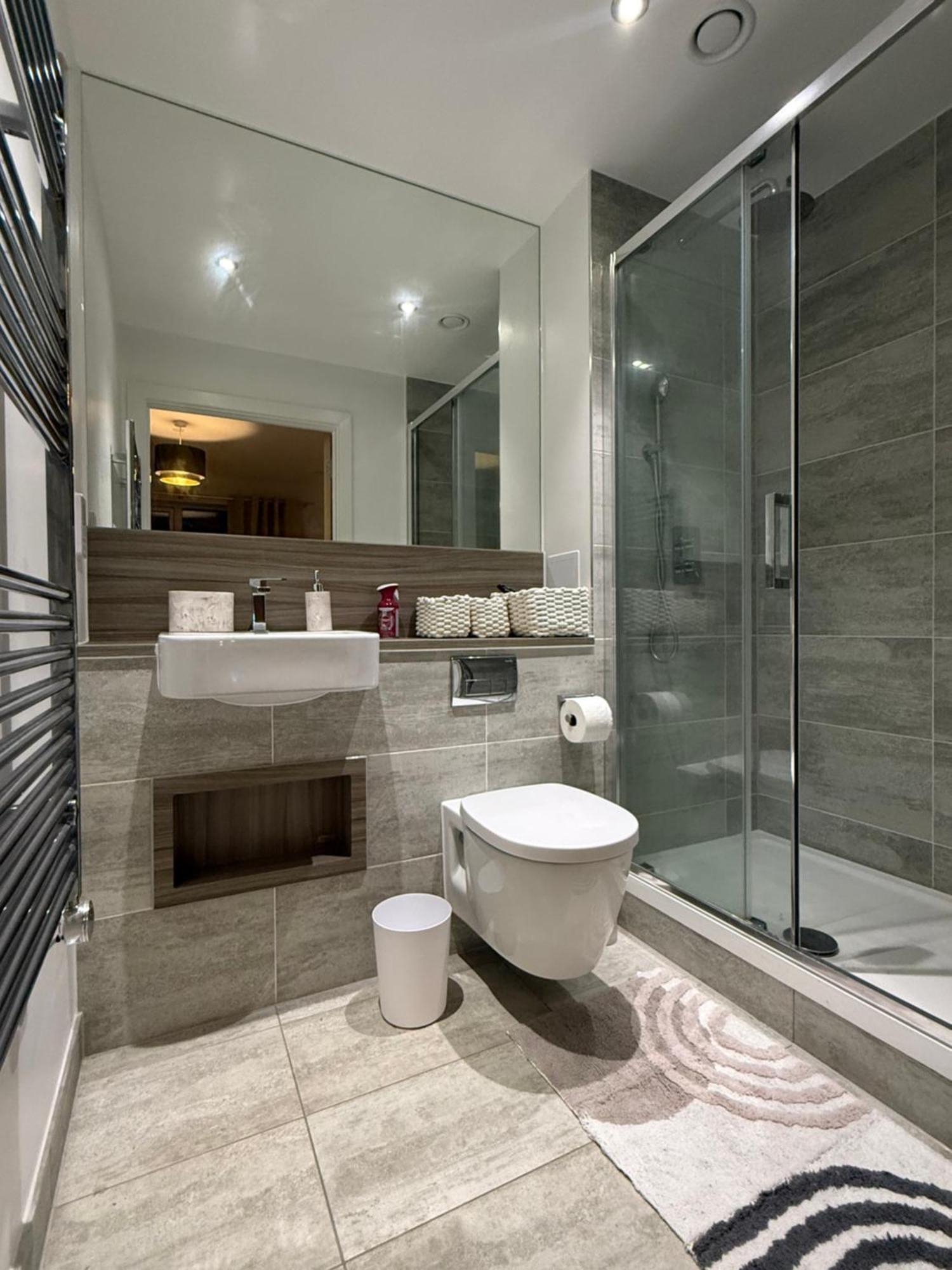 Appartement Stunning 2 Bed In Royal Wharf Next To Excel & Airport Londen