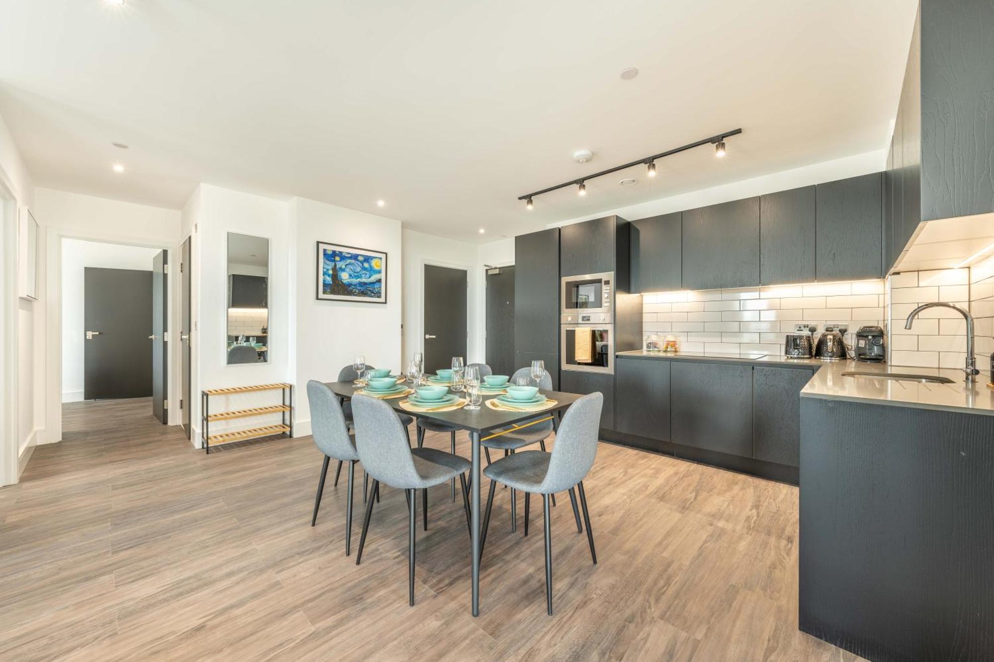 Mitre Gogh By Artsy Apartment *