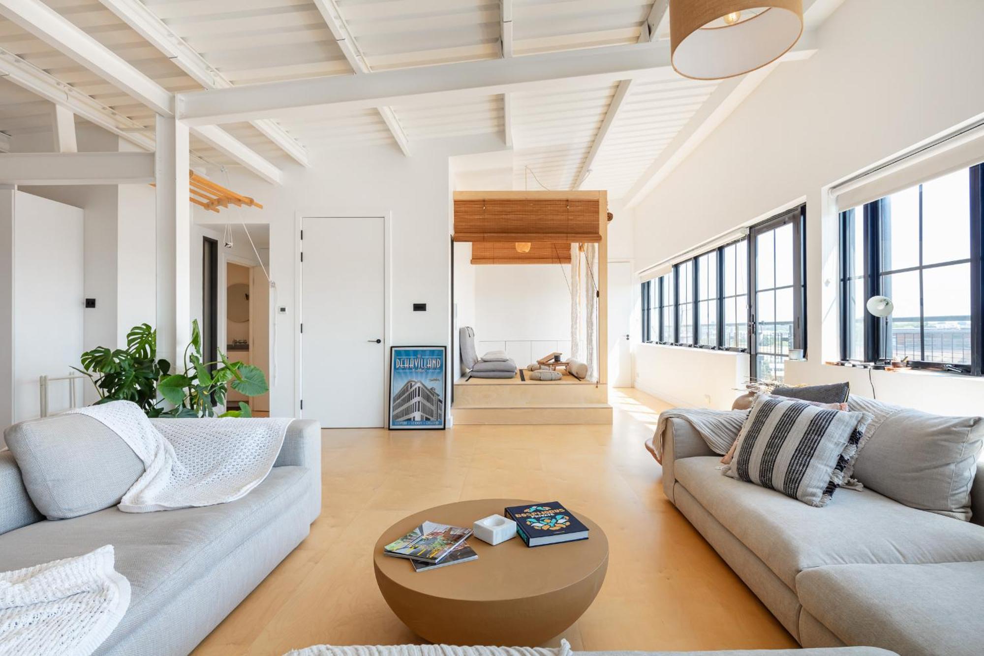 Luxury Penthouse Loft In Art-deco Warehouse Conversion * London