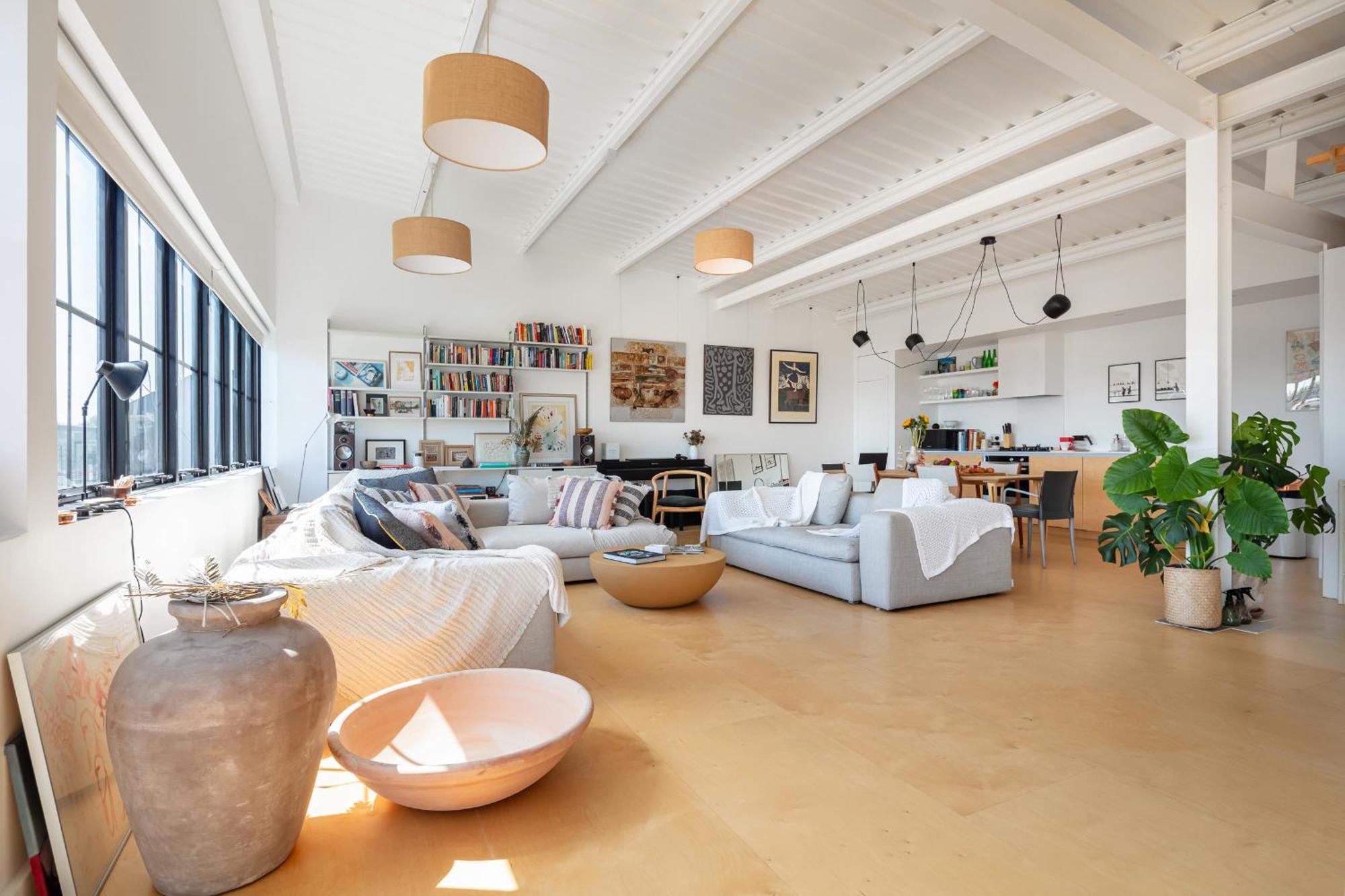 Luxury Penthouse Loft In Art-deco Warehouse Conversion Apartment