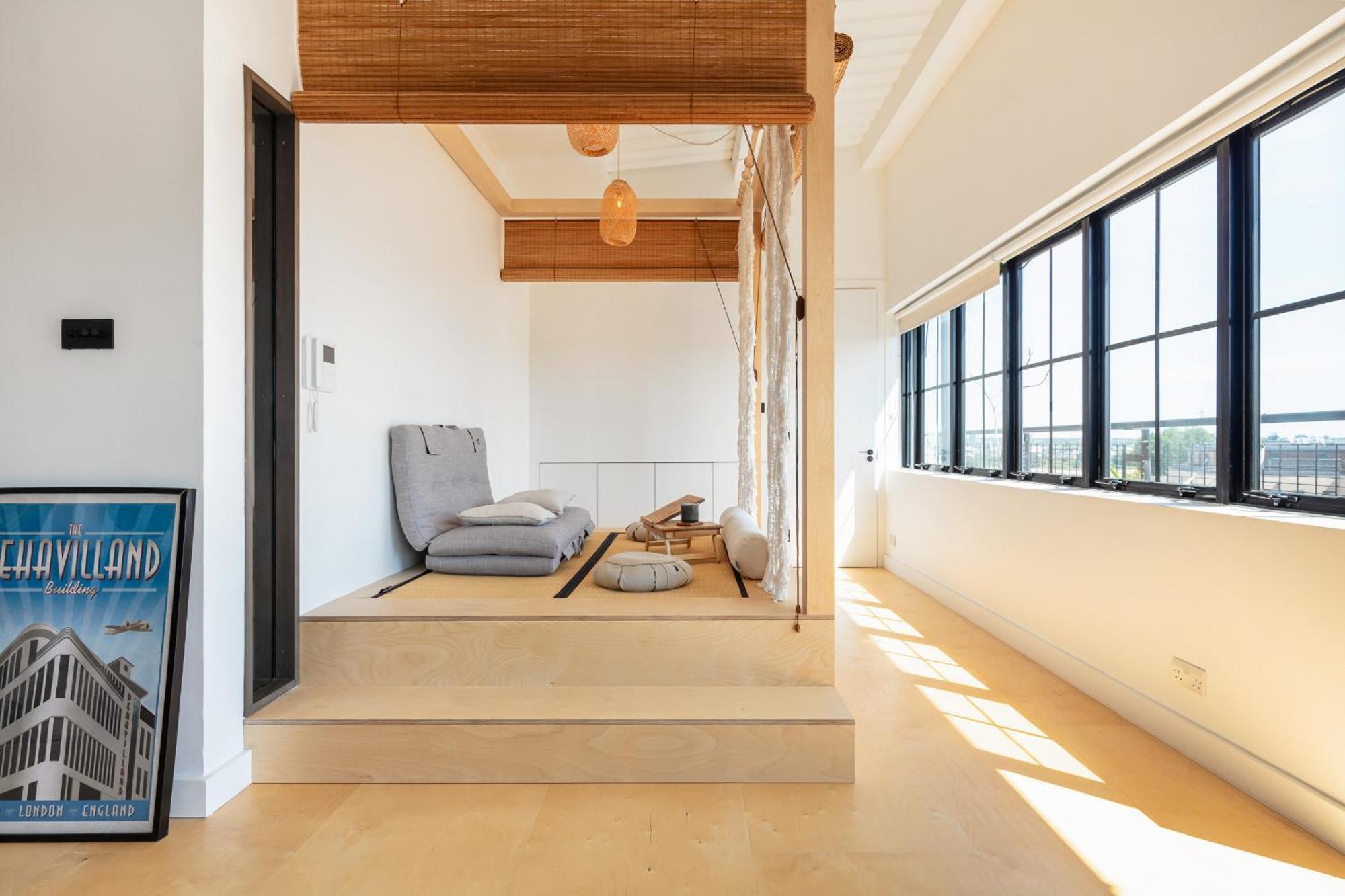 Luxury Penthouse Loft In Art-deco Warehouse Conversion * London