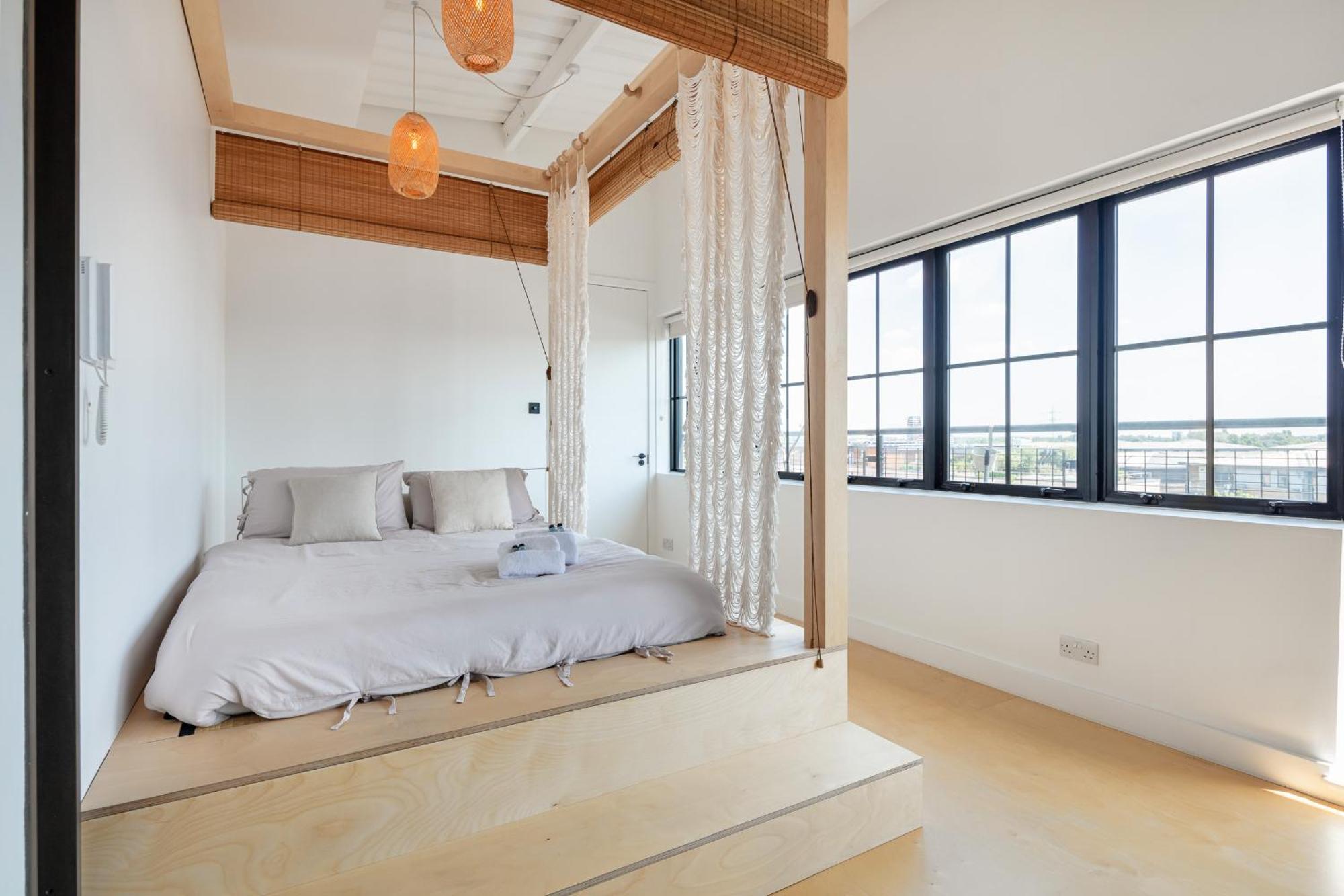 Luxury Penthouse Loft In Art-deco Warehouse Conversion Apartment