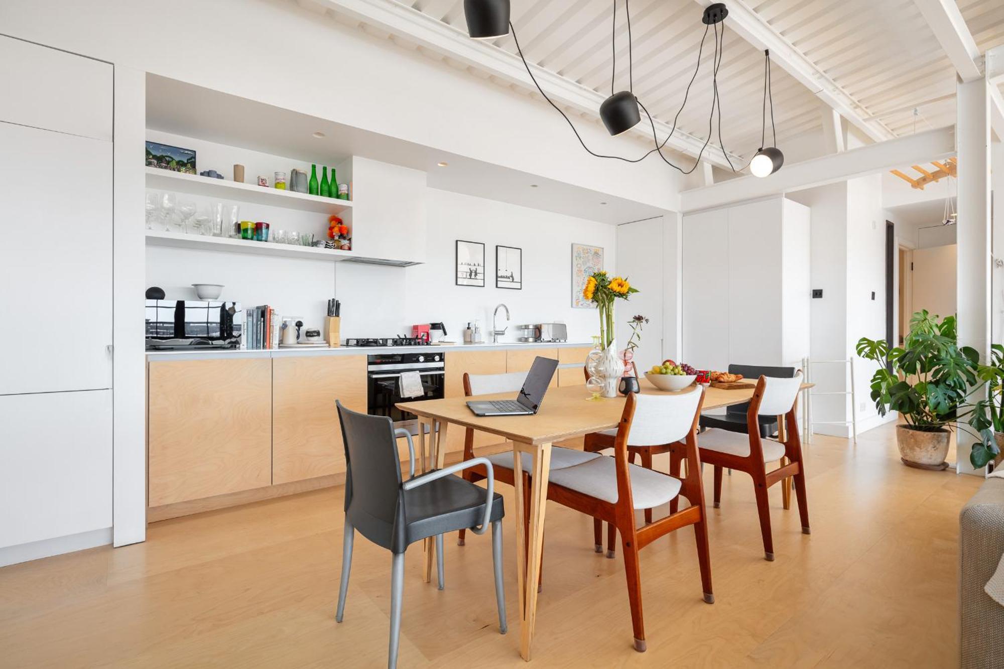Apartment Luxury Penthouse Loft In Art-deco Warehouse Conversion London