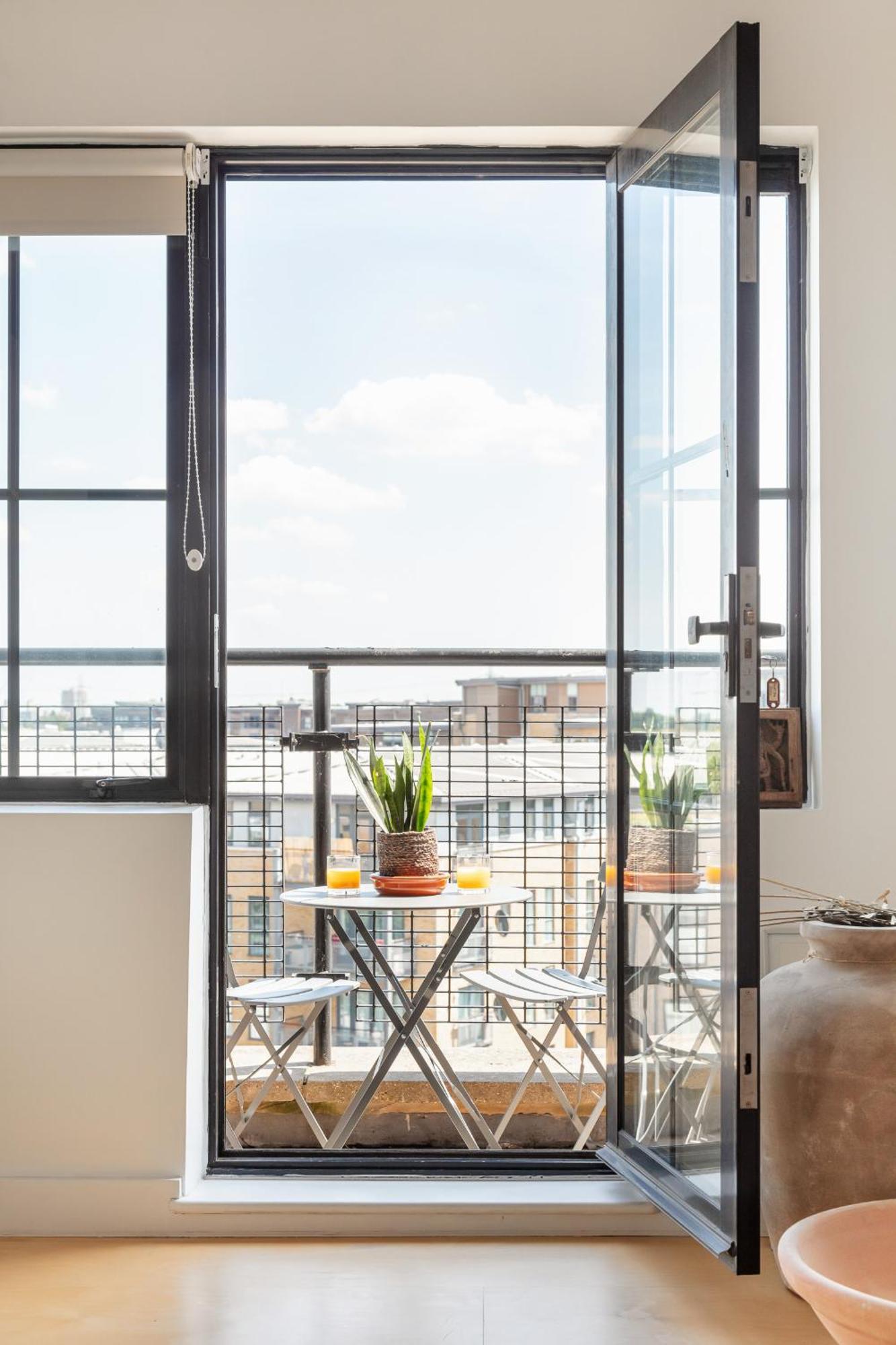 Luxury Penthouse Loft In Art-deco Warehouse Conversion