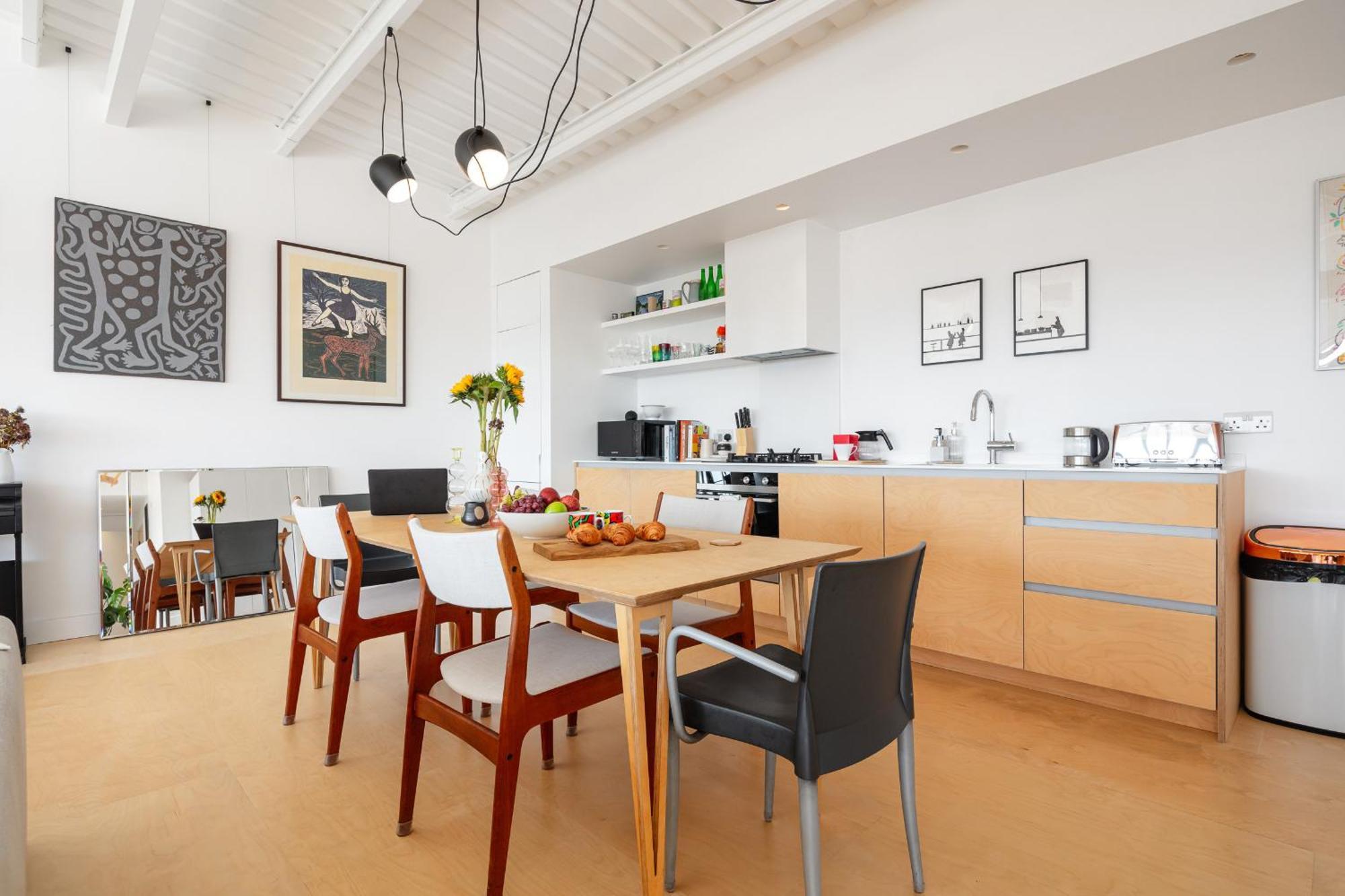 Luxury Penthouse Loft In Art-deco Warehouse Conversion
