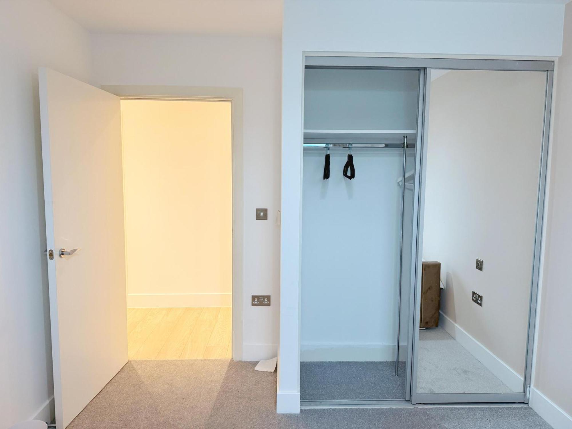 Bright 2-bed Flat Near Hanger Lane & Park Royal London