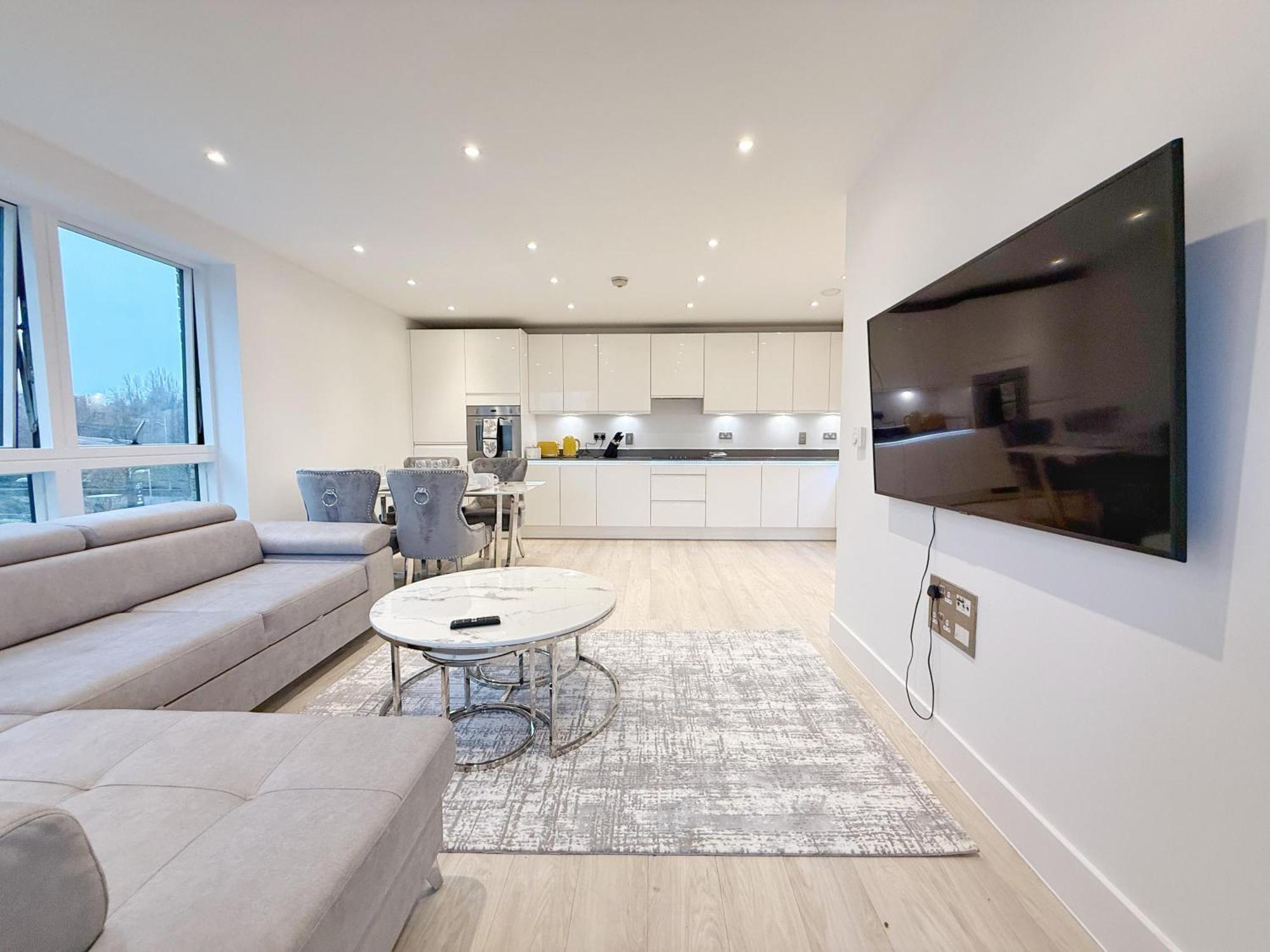 Bright 2-bed Flat Near Hanger Lane & Park Royal Apartment