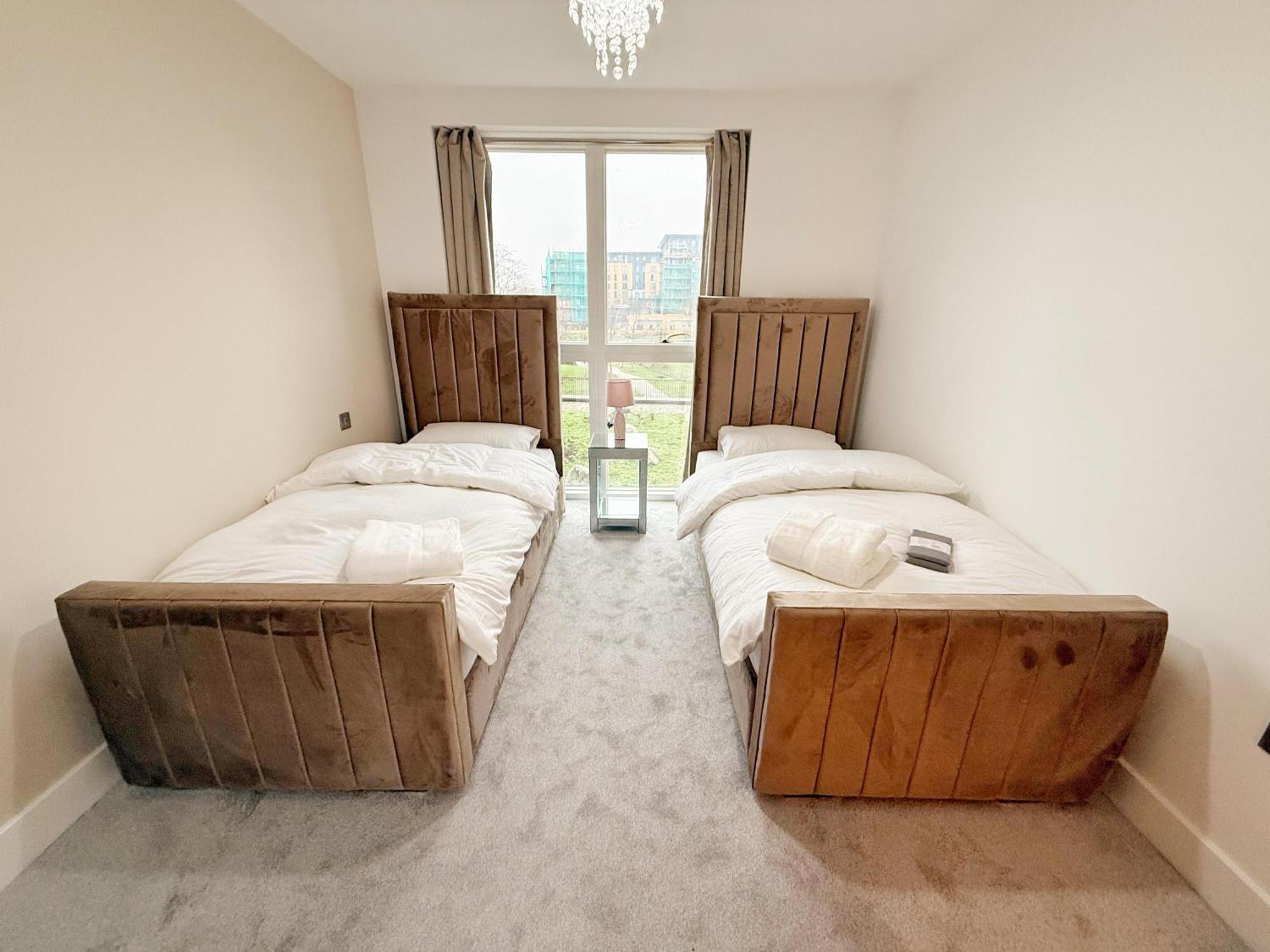 Bright 2-bed Flat Near Hanger Lane & Park Royal Apartment