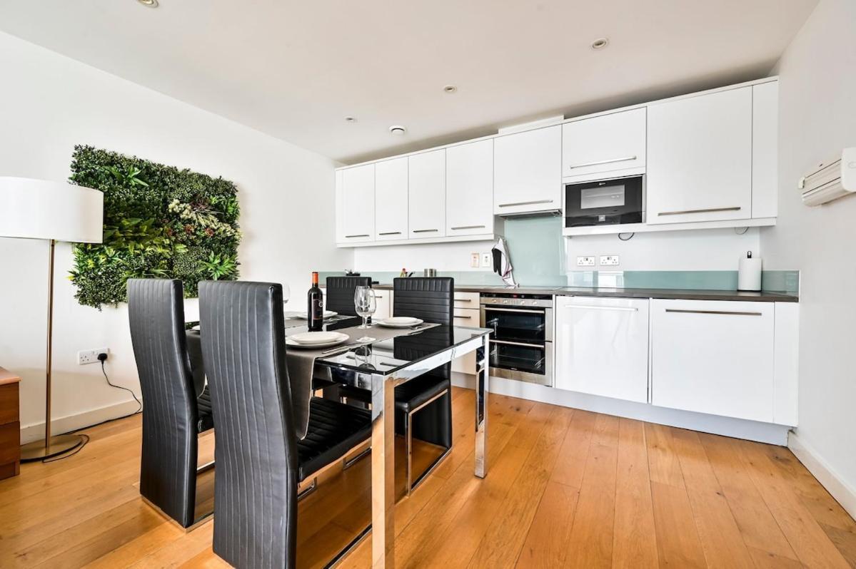Luxury 3 Bed Next Victoria Station Londen