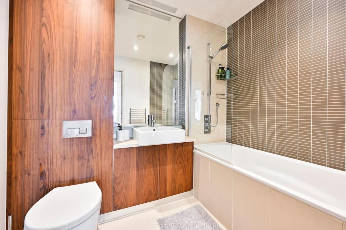 Luxury 3 Bed Next Victoria Station Londen