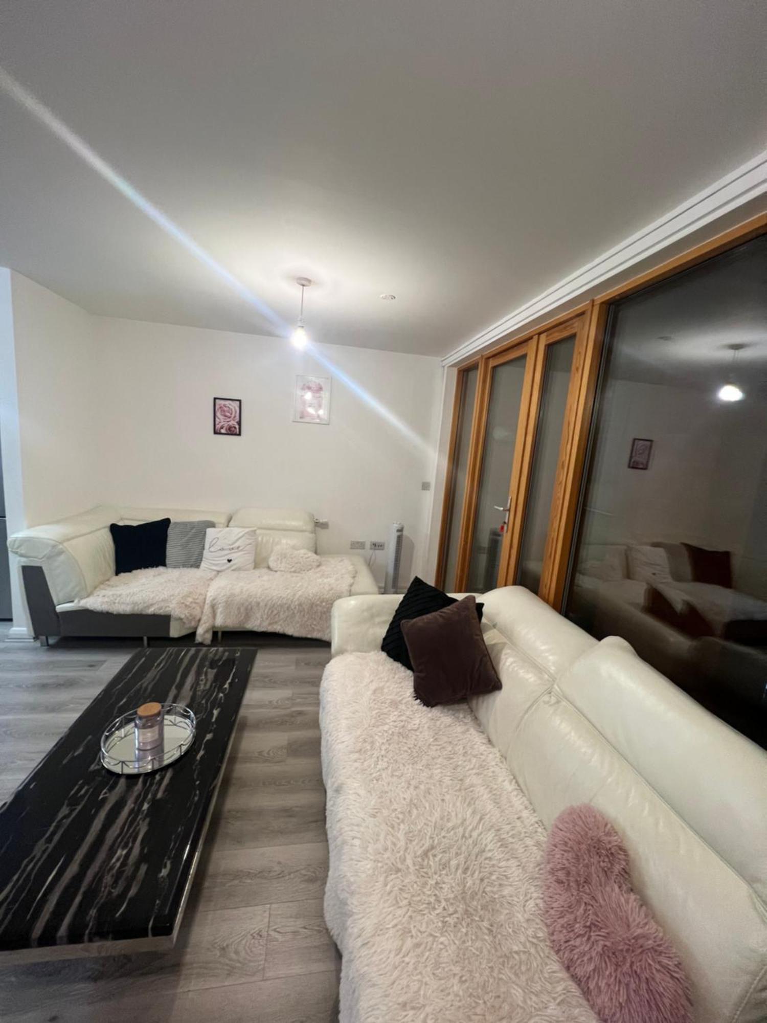 Oxford Street Apartment *