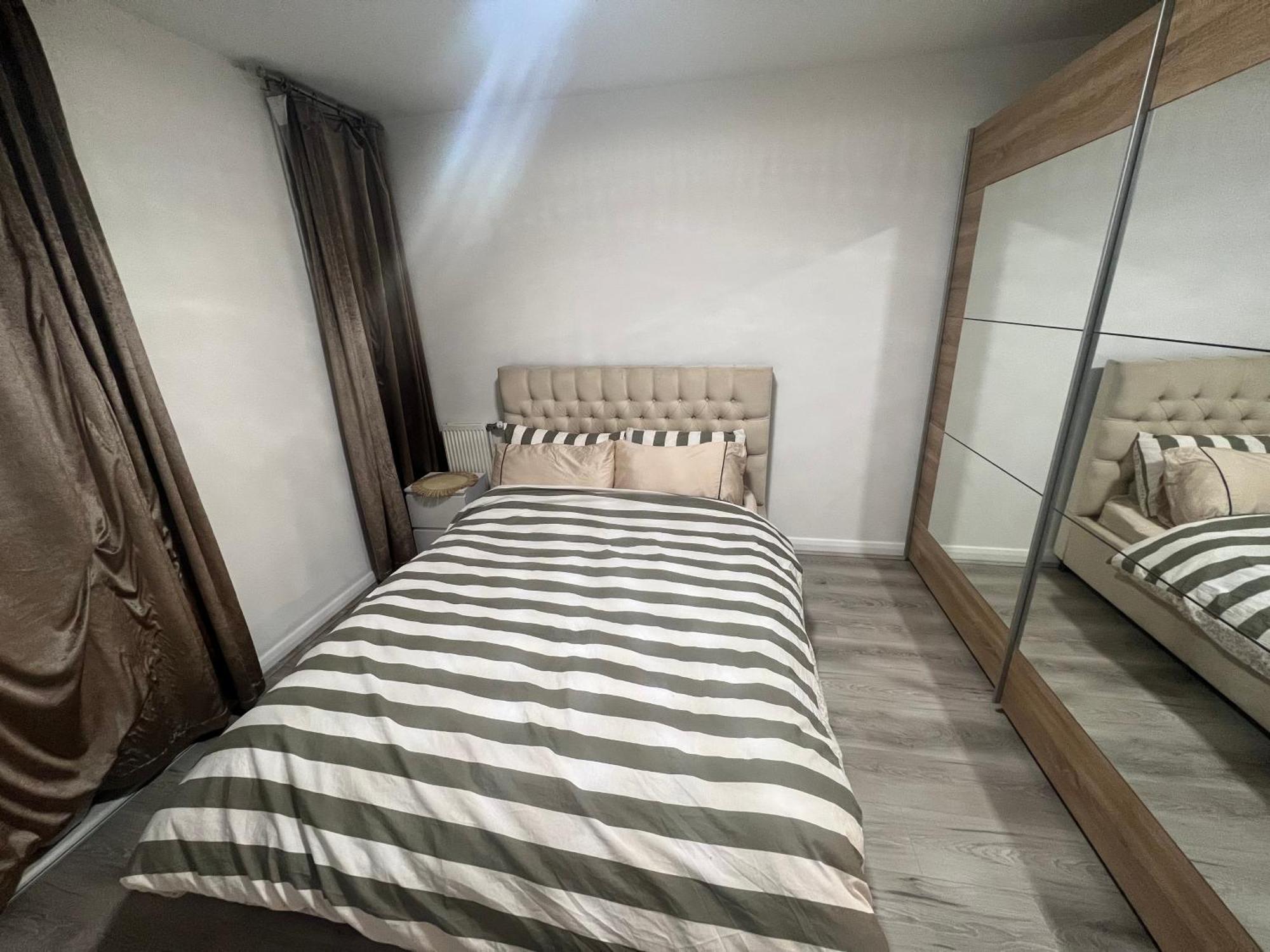 Oxford Street Apartment *