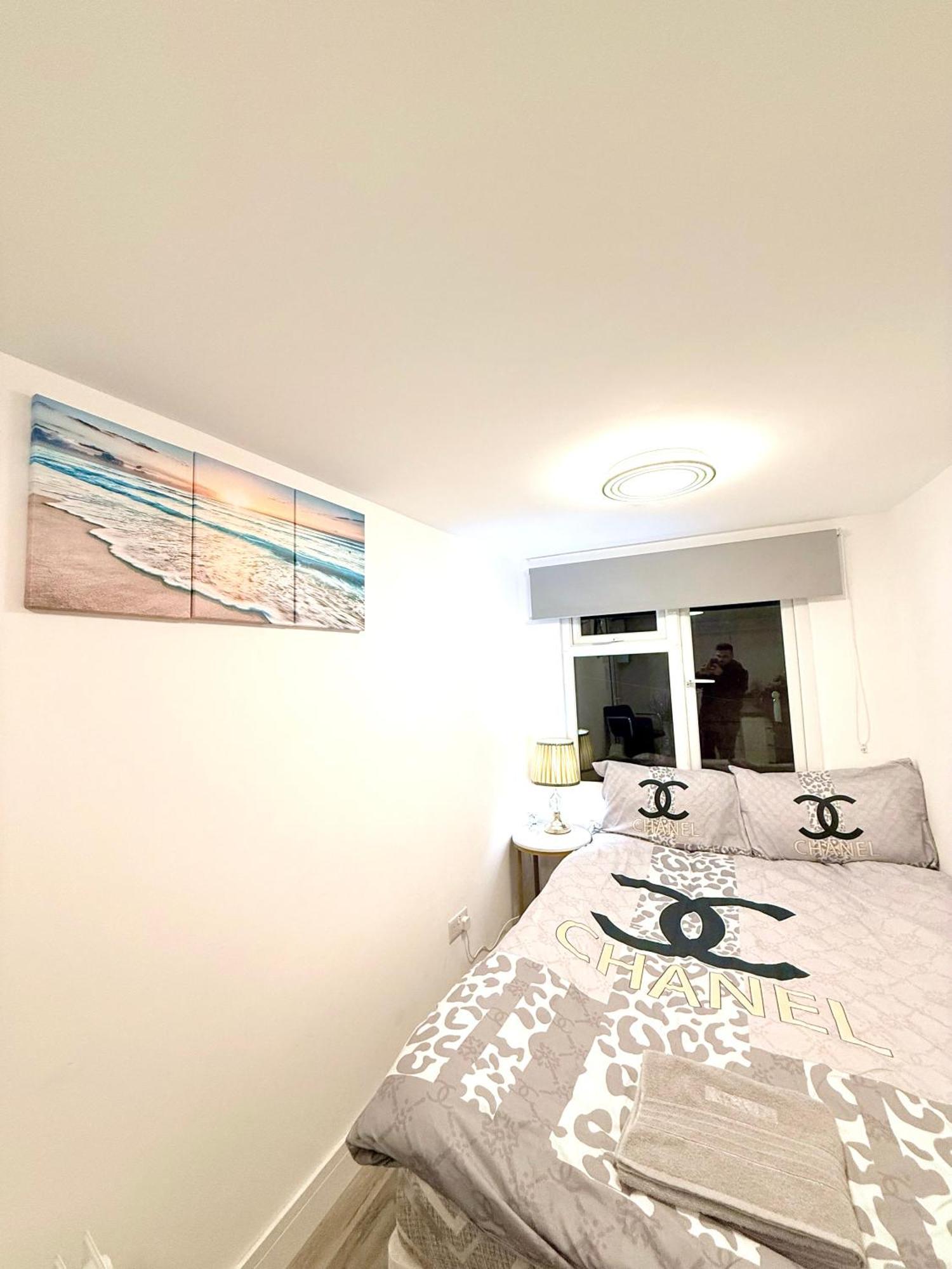 Luxury - Near Heathrow Airport - Free Parking *