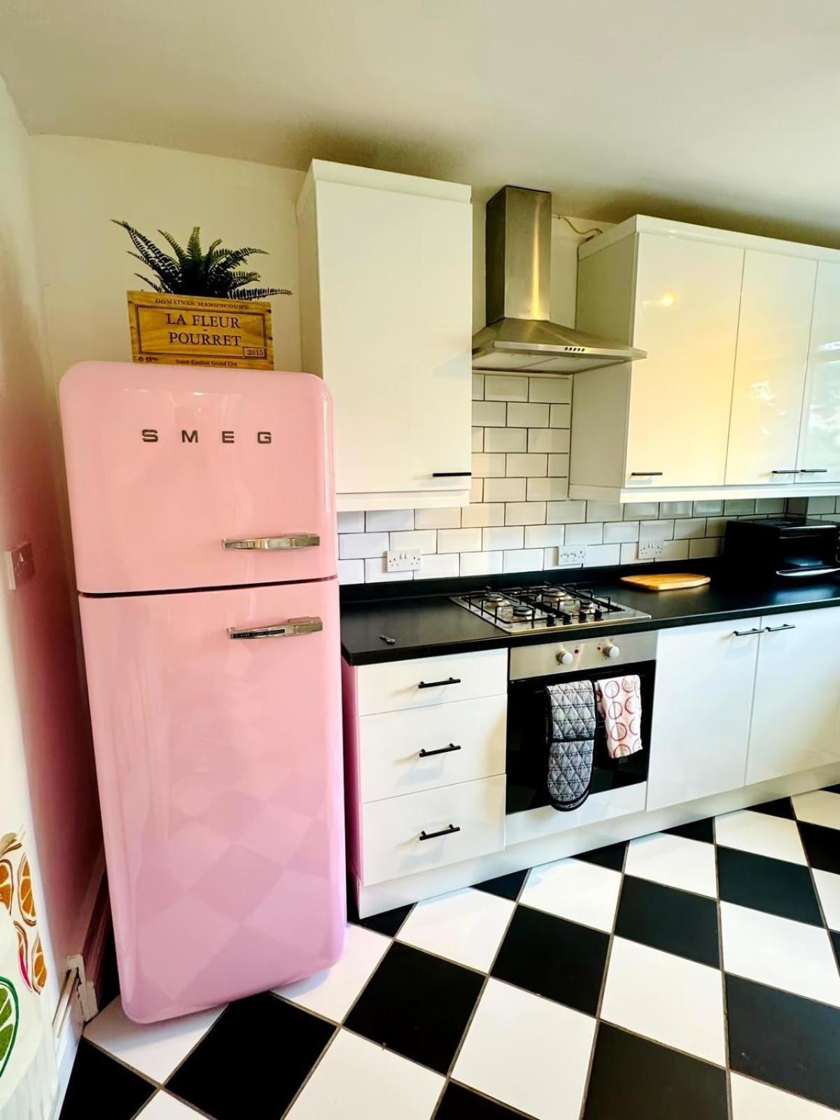 Modern Flat At Selden House * London