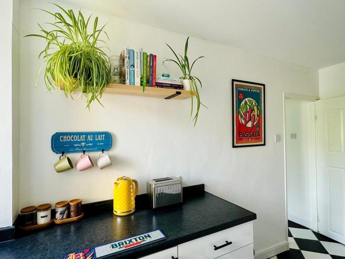 Modern Flat At Selden House Apartment