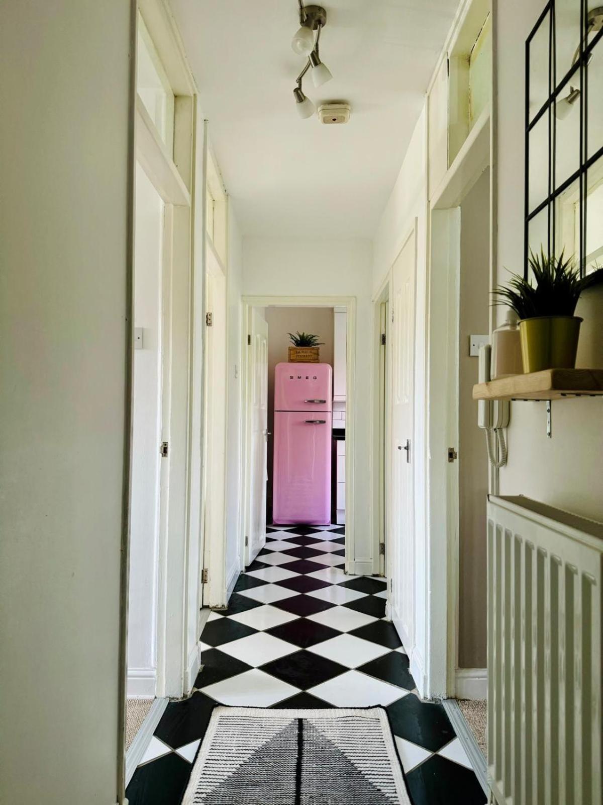 Modern Flat At Selden House Apartment London