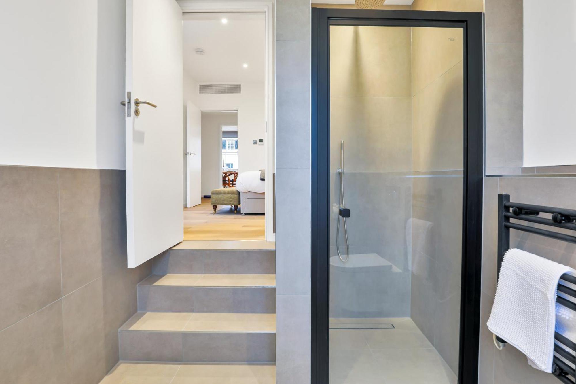 Apartment New In Kensington -2 Bedrooms 2 Baths London