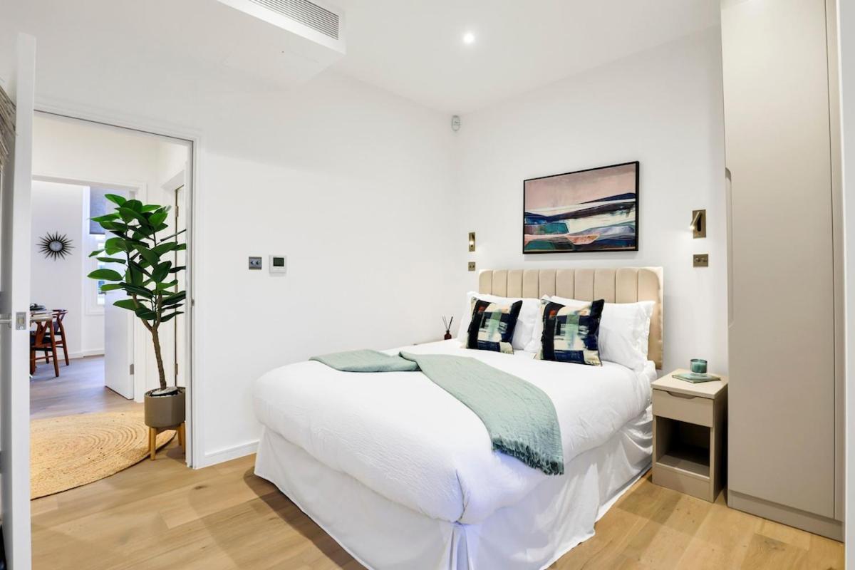 New In Kensington -2 Bedrooms 2 Baths London