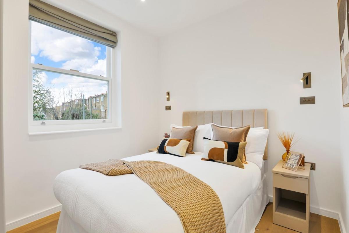 New In Kensington -2 Bedrooms 2 Baths Apartment London