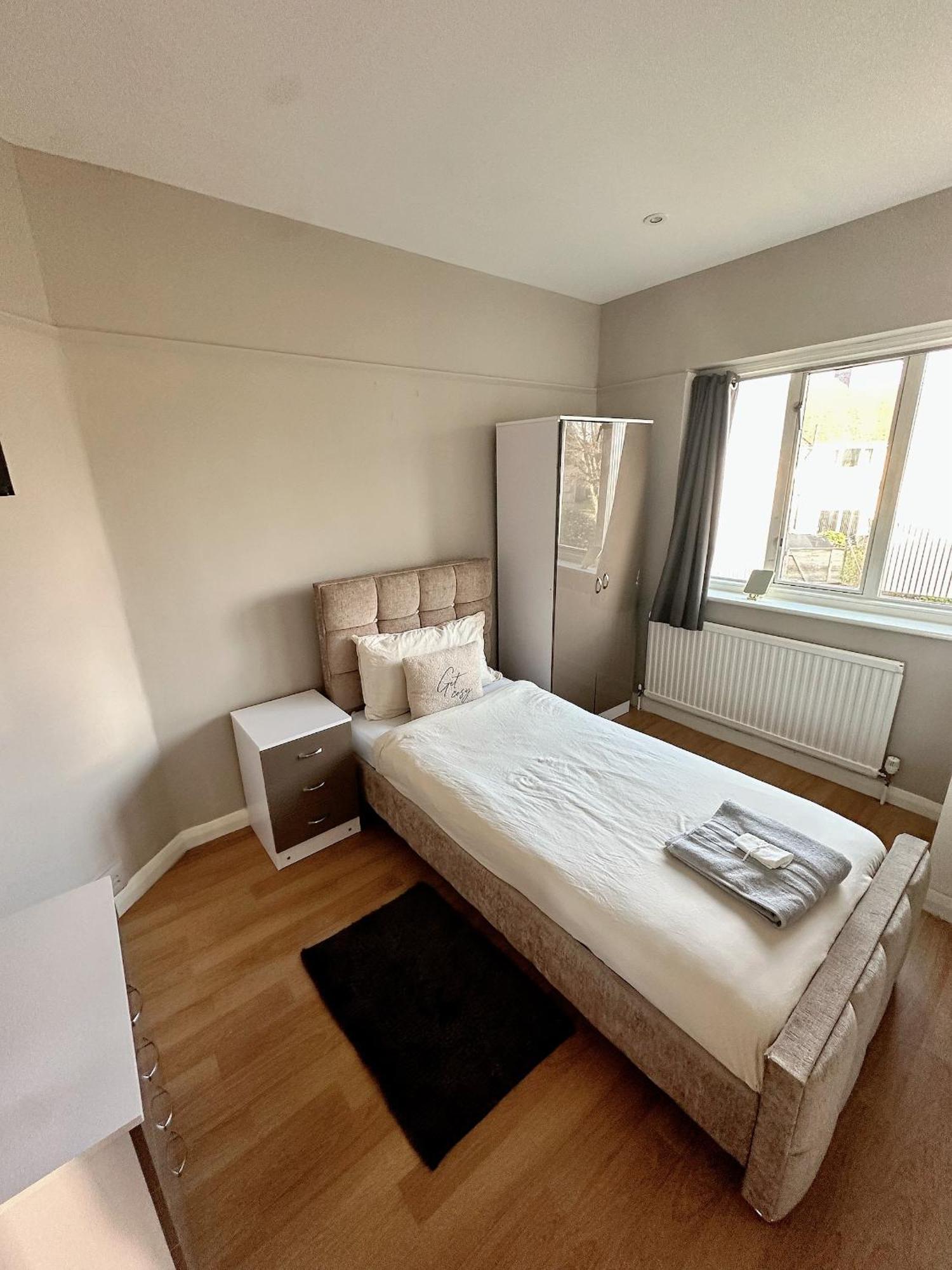 Smart And Chic 2 Bed Apartment London
