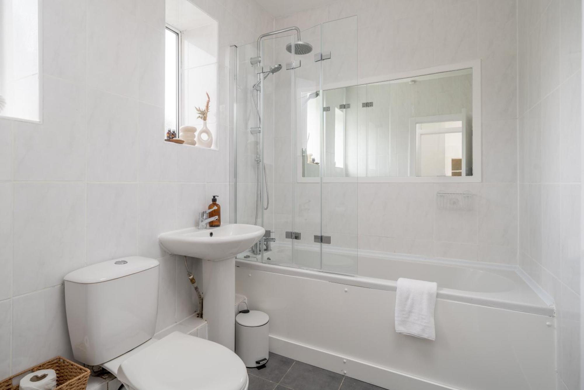 New! Cosy Flat - Free Secure Parking - Wapping Station London