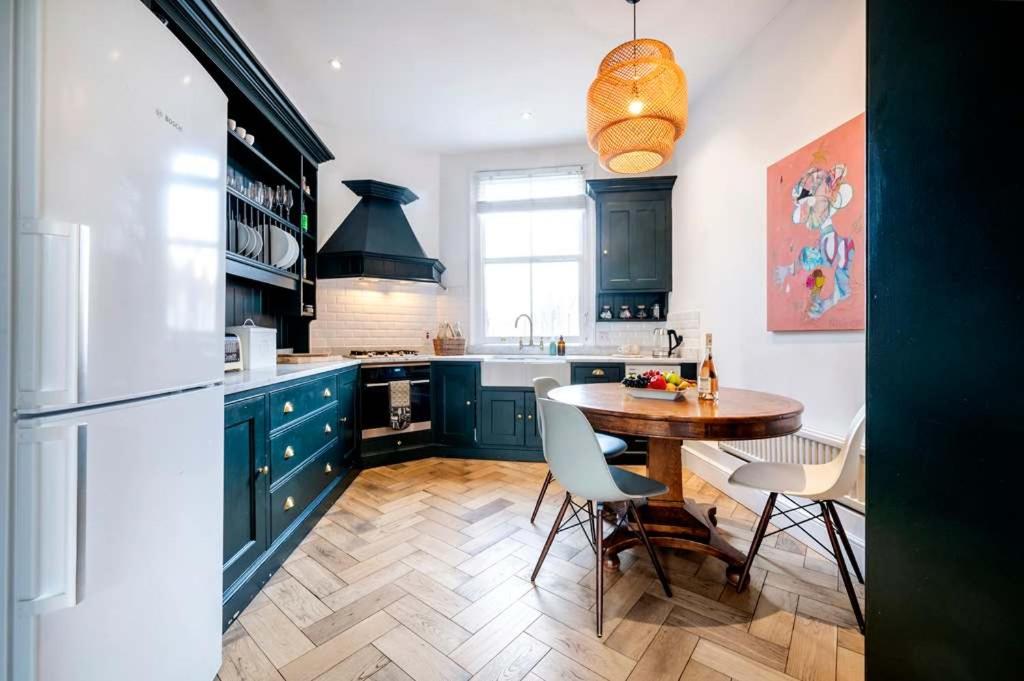 Made In Chelsea- 2 Bed By Out Of Office Lifestyle London